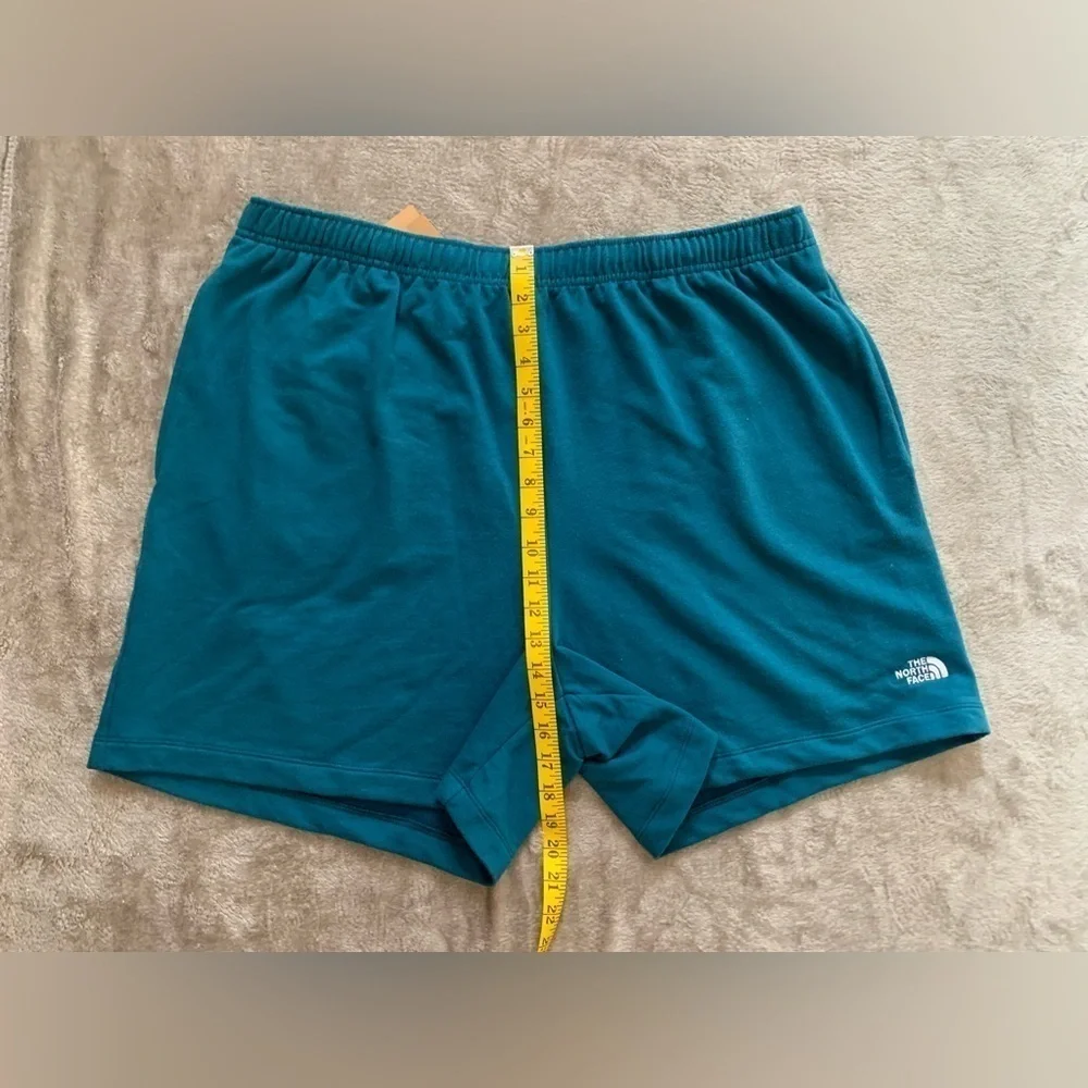 The North Face Men’s Logo Fleece Shorts